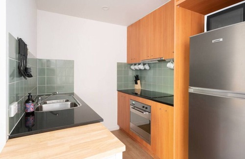 North Melbourne Apartment | Botanica - Beautiful City Fringe Home Base