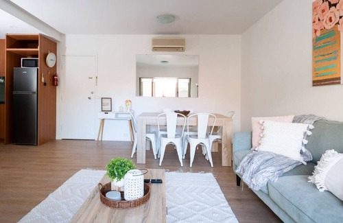 North Melbourne Apartment | Botanica - Beautiful City Fringe Home Base