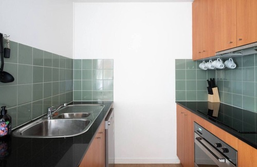 North Melbourne Apartment | Botanica - Beautiful City Fringe Home Base