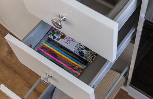 Swindon Apartment | Botanica convenient centre stay free parking/2 private gardens