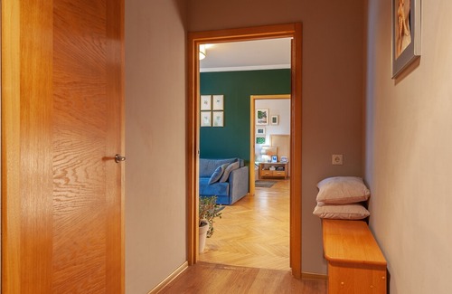 Pechers'kyi District Apartment | ☘️Botanical Apt. in the Centre☘️, Ⓜ️ Pecherska Ⓜ️