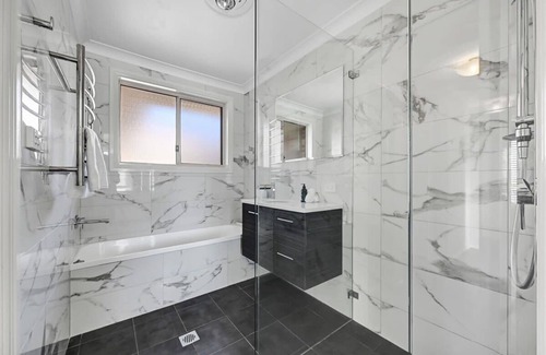 Bletchington House | Botanical Bliss | 700m to Botanic Gardens, Pets