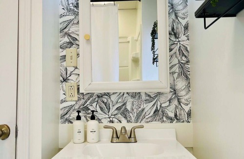 Greensburg Apartment | Botanical Bungalow in Greensburg