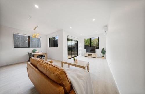Botany Downs House | Botany Modern Townhouse Retreat