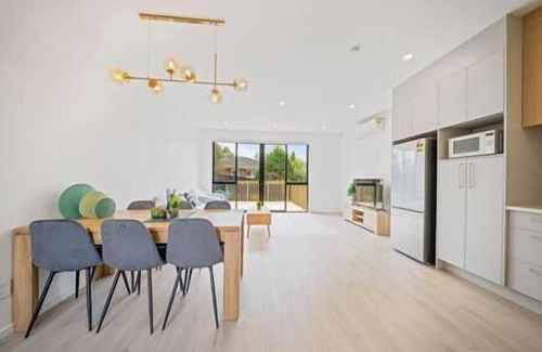 Botany Downs House | Botany Newly Built 3-Bedroom Sanctuary for Families Unit C