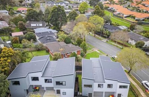 Botany Downs House | Botany Newly Built 3-Bedroom Sanctuary for Families Unit C
