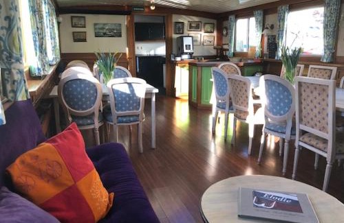 Amsterdam City Centre Hotel | Botel Elodie