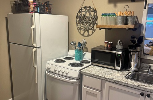 San Marcos Apartment | Both country quiet & outdoor living -mins to Stadium, Texas State & the SM River