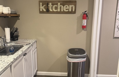 San Marcos Apartment | Both country quiet & outdoor living -mins to Stadium, Texas State & the SM River
