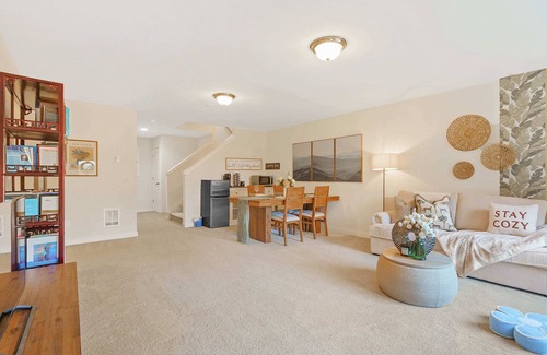 Bothell House | Bothell Luxury & Spacious Daylight Basement | UW