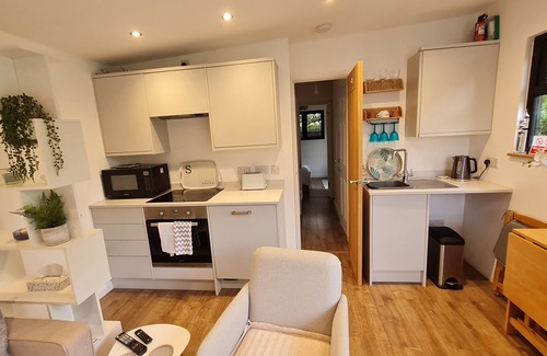 Botley Ski Chalet | Botley village, lodge, 2 bed, sleeps 3, cosy rural location,