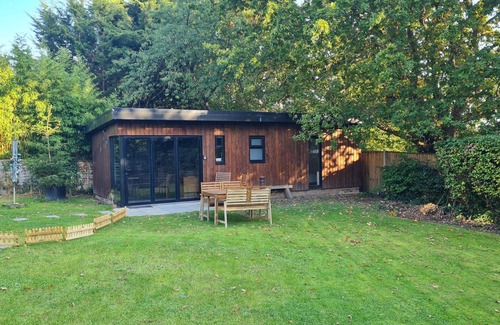 Botley Ski Chalet | Botley village, lodge, 2 bed, sleeps 3, cosy rural location,