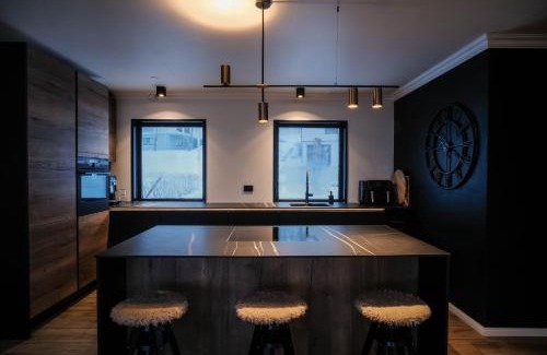 Seydisfjordur Villa | Botnahlid Villa, Mountain and Town views and outdoor Sauna