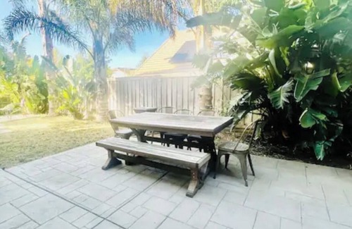 Fairfield House | Bottle rock getaway