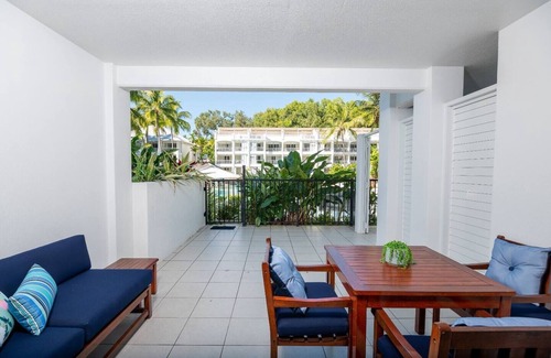 Palm Cove Resort | Bottlebrush A Beachside Resort Paradise