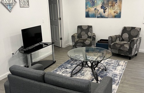 South China Apartment | Bottom floor apartment in Duplex - long term tenant upstairs