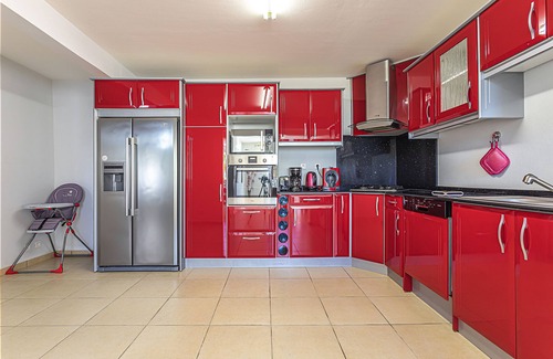 Le Moule Villa | Bottom of villa with pool