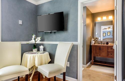 Yachting Village Hotel | Bouchard Restaurant & Inn