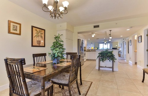 Bouchelles Island Condo | Bouchelle Island - Great Views & Wonderful Location! 2/2 Condo - 1,687 SF