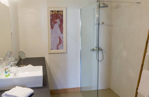 Saint-Maime-de-Pereyrol Bed & Breakfast | Bougainvillea room in Dordogne, with swimming pool and independent access.