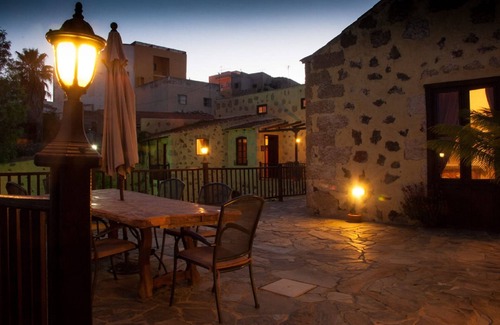 El Rincon Cottage | Bougainvillea Cottage - Tenerife Self Catering - La Bodega (king bed) with pool