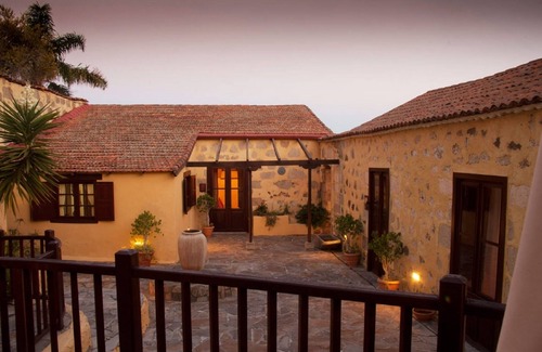 El Rincon Cottage | Bougainvillea Cottage - Tenerife Self Catering - La Bodega (king bed) with pool