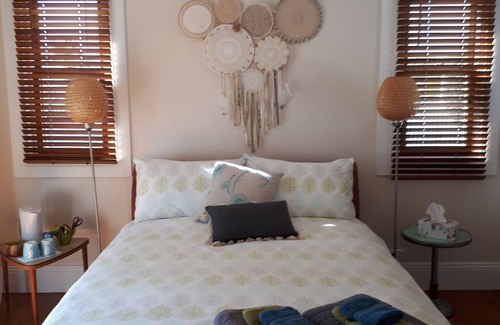 Fairlight Bed & Breakfast | Bougainvilleas Bed and Breakfast