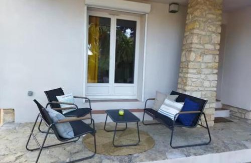 Hyeres Apartment | bougainvilliers