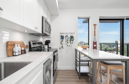 Crescent Heights Condo | Bougie - Bohemian Luxury Condominium in Bridgeland! 10 Min walk to Downtown.