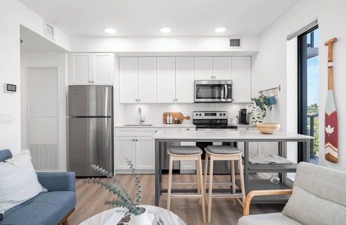 Crescent Heights Condo | Bougie - Bohemian Luxury Condominium in Bridgeland! 10 Min walk to Downtown.