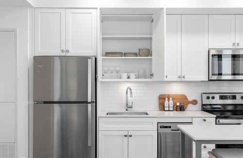 Crescent Heights Condo | Bougie - Bohemian Luxury Condominium in Bridgeland! 10 Min walk to Downtown.