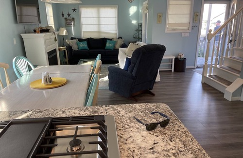Ocean Beach House | Boujee Beach House- just steps away from beach & town!
