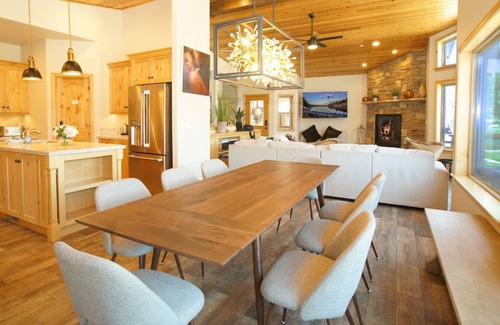 Big Bear Lake Ski Chalet | Boulder Bay Chalet Lakefront - Luxury Lakefront, Hot Tub, Pool Table, Foosball, Ping Pong, Lake View