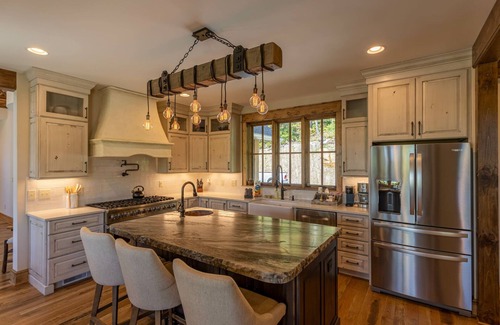 Banner Elk House | Boulder Creek at Eagles Nest - Huge Custom Home - Hot tub - Live Like A King!