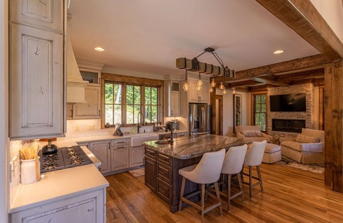 Banner Elk House | Boulder Creek at Eagles Nest - Huge Custom Home - Hot tub - Live Like A King!