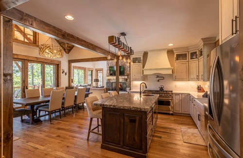 Banner Elk House | Boulder Creek at Eagles Nest - Huge Custom Home - Hot tub - Live Like A King!