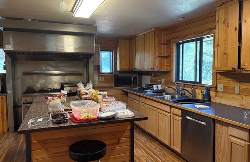 Hall RV Rental | Boulder Creek Lodge - Campsite