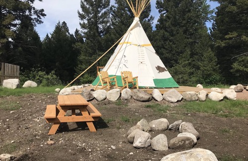 Hall RV Rental | Boulder Creek Lodge - Campsite
