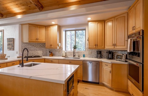 Eagle Mountain Estates House | Boulder Estate. 3 Story Home, Game room, Great Hot Tub with Stunning Views