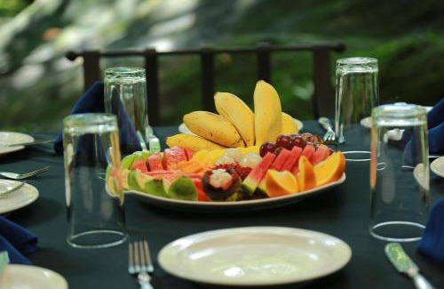 Kalawana Hotel | Boulder Garden