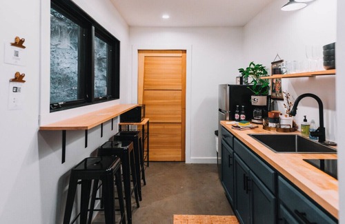 Rogers Cabin | Boulder Hot Tub w/View | Romantic Stay | Sleeps 4