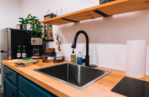 Rogers Cabin | Boulder Hot Tub w/View | Romantic Stay | Sleeps 4