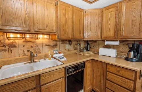 Boulder Bay Cabin | Boulder Pines - AC, Walk to Lake, Hot Tub, Smart TV