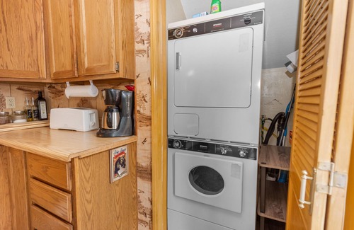 Boulder Bay Cabin | Boulder Pines - AC, Walk to Lake, Hot Tub, Smart TV