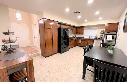 Boulder City House | Boulder Pool House, free WI-FI, sleeps 8
