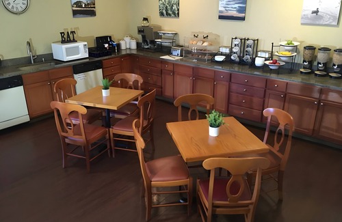 Gunbarrel Hotel | Boulder Twin Lakes Inn