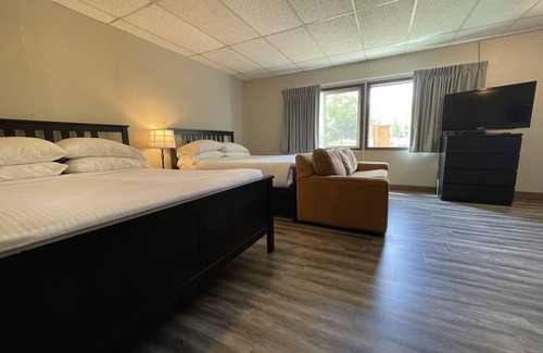 Gunbarrel Hotel | Boulder Twin Lakes Inn
