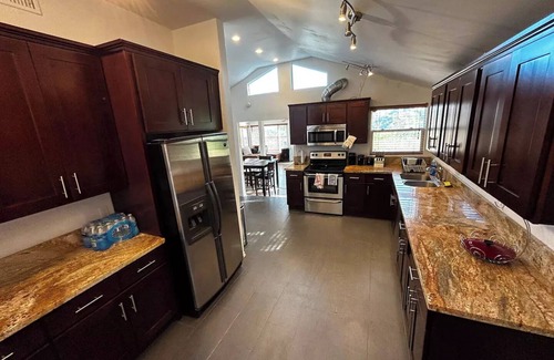 Canoga Park House | Boulders Views,Patio, peaceful No taxes added arean