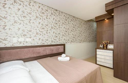 Centro Apartment | Boulevard 211B - Excelente apartamento em condomínio de luxo no centro de Bombinhas - Piscina - Jacuzzi - Academia - Portaria 24h.