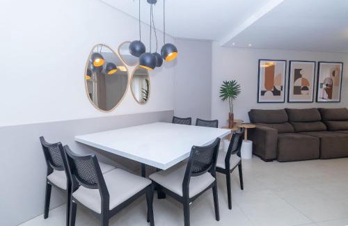 Centro Apartment | Boulevard 222D - Excelente apartamento em condomínio de luxo no centro de Bombinhas - Piscina - Jacuzzi - Academia - Portaria 24h - (Consultar serviços de roupa de cama e banho)